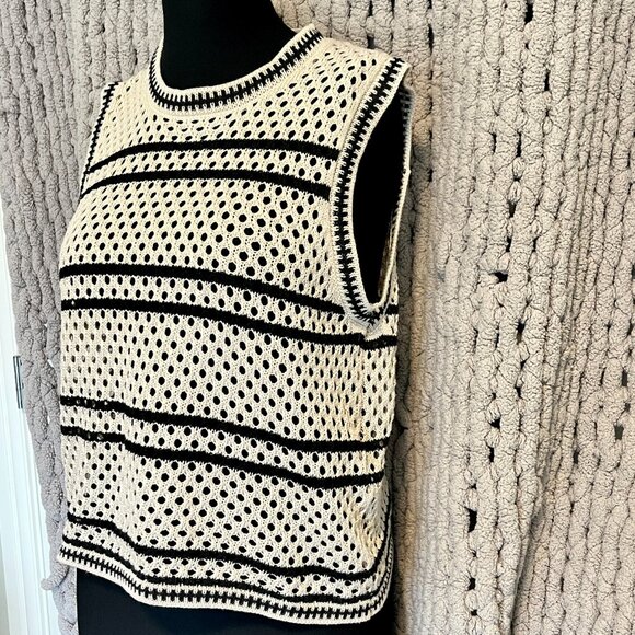 Solitaire Crochet Black & Cream Sleeveless Sweater – Size Large - Picture 4 of 11